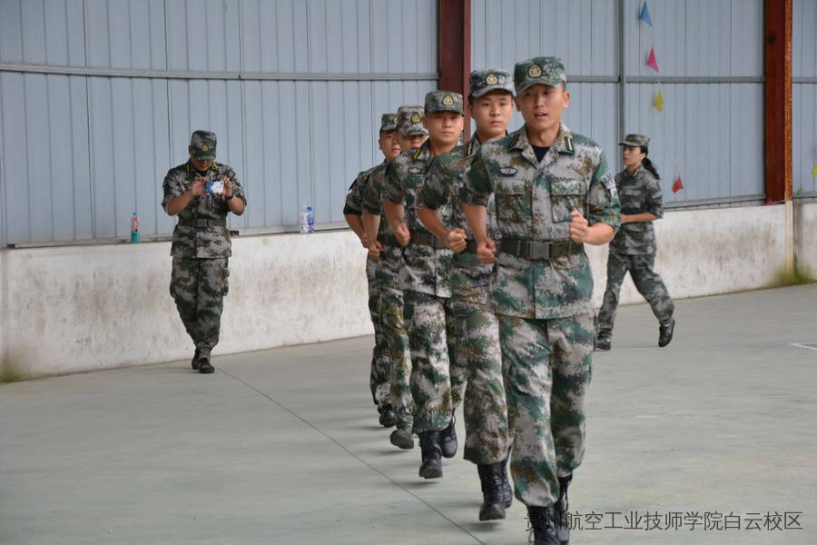 貴州航空工業(yè)技師學(xué)院白云校區(qū)北校區(qū)組織開展2021級新生軍訓(xùn)動員大會