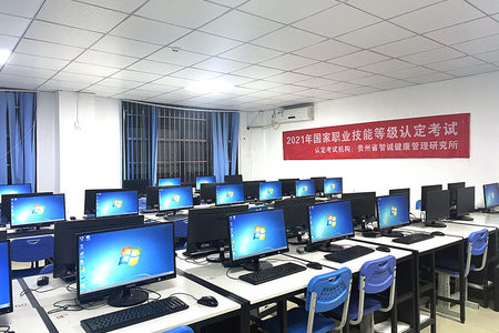 计算机应用与维修专业实训室