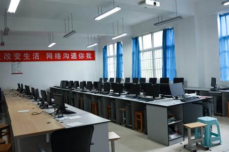 二戈寨校区计算机实训室