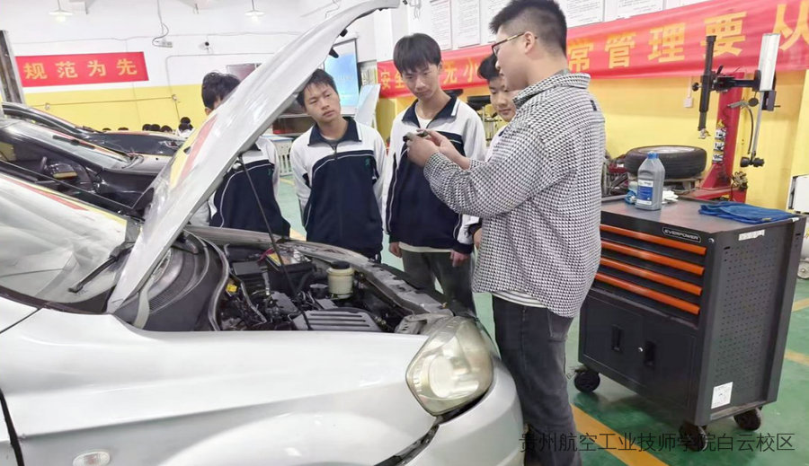 贵州航空工业技师学院二戈寨校区工学一体化试点班开班仪式