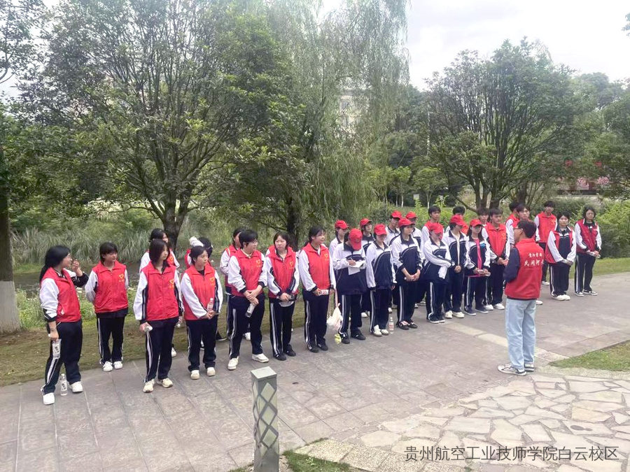 贵州省贵阳市白云区开展“守护生态绿 绘就地球新”巡河护水志愿服务活动
