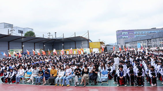 貴州航空工業(yè)技師學(xué)院白云校區(qū)隆重舉行2025年秋季學(xué)期開學(xué)典禮暨表彰大會(huì)