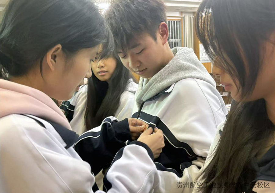 团徽映初心，青春启新程——贵州航空工业技师学院二戈寨校区隆重举行新团员入团仪式