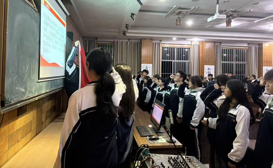 团徽映初心，青春启新程——贵州航空工业技师学院二戈寨校区隆重举行新团员入团仪式