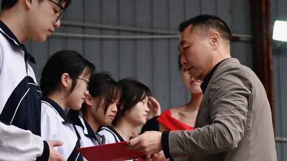 青春励学 笃行致远 | 贵州航空工业技师学院白云校区隆重举行2025-2026学年第一学期表彰大会
