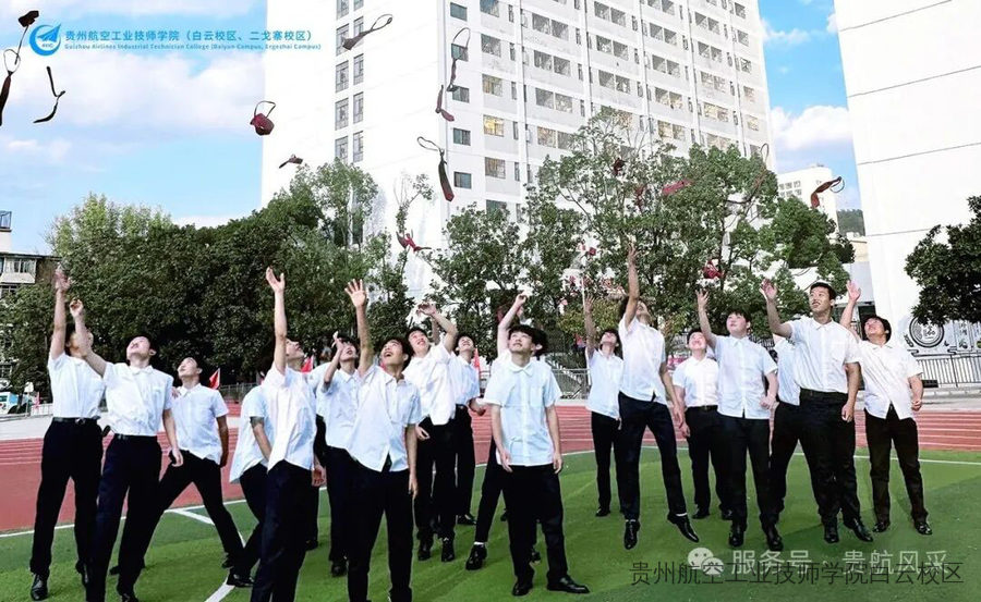 家长凌晨排队抢名额！职校火爆背后，读懂新时代职教新出路
