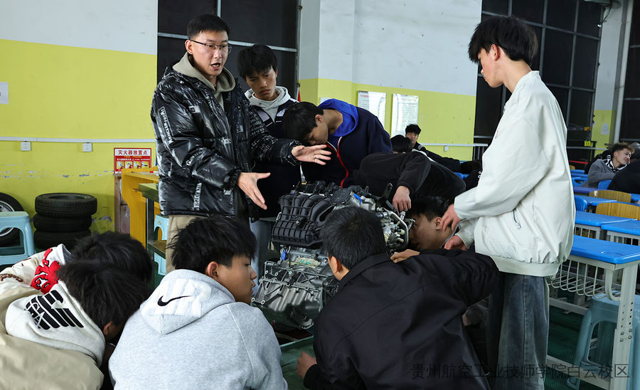 大学毕业生 “回炉” 读技校：是浪费资源，还是明智选择？